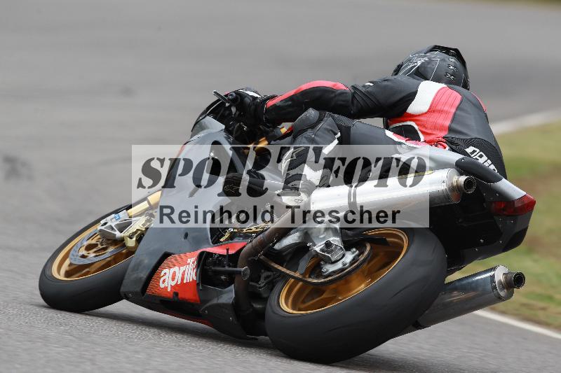 Archiv-2022/13 25.04.2022 Plüss Moto Sport ADR/Freies Fahren/backside